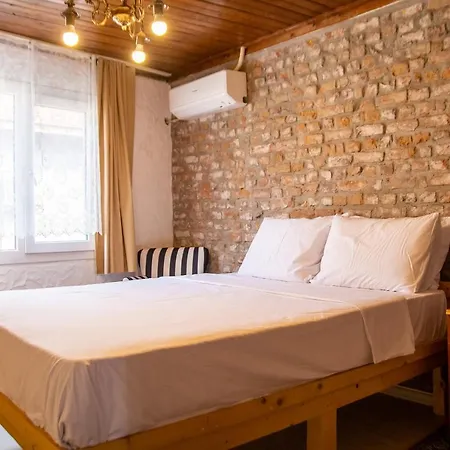 Captivating House With Backyard Authentic Design In Urla, Дом отдыха *