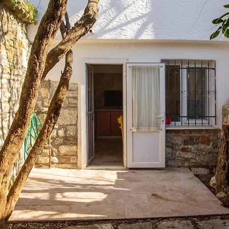 Captivating House With Backyard Authentic Design In Urla, *