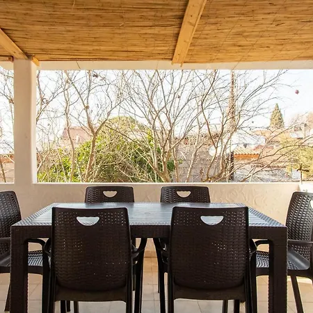 Дом отдыха Captivating House With Backyard Authentic Design In Urla,